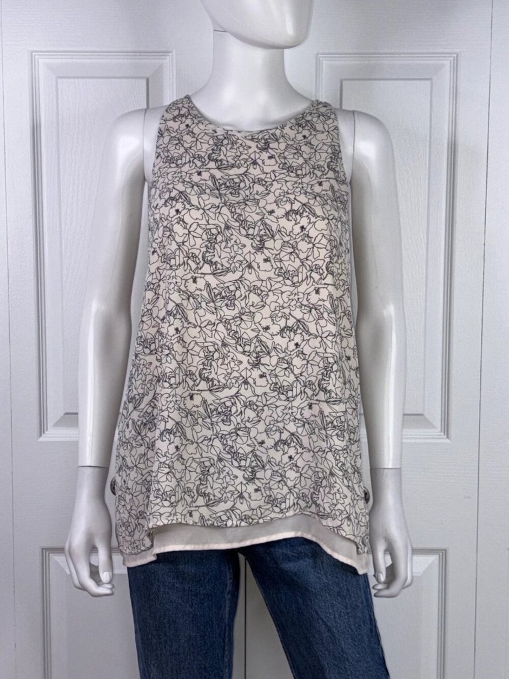 LILA ROSE women's Sleeveless floral blouse medium